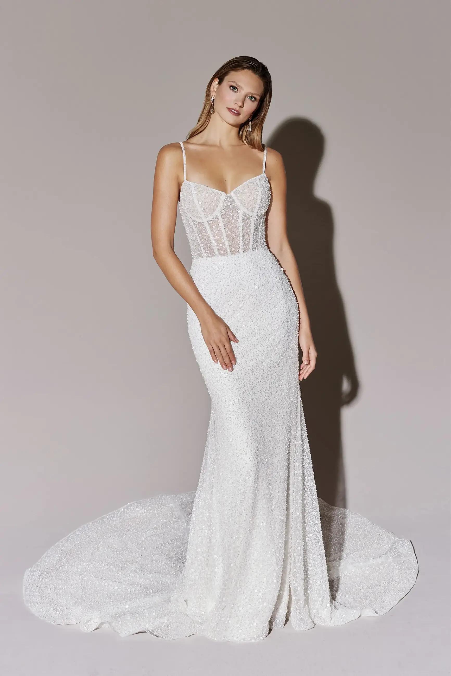 Cozy Elegance: Winter Bridal Fashion Trends of 2024. Mobile Image